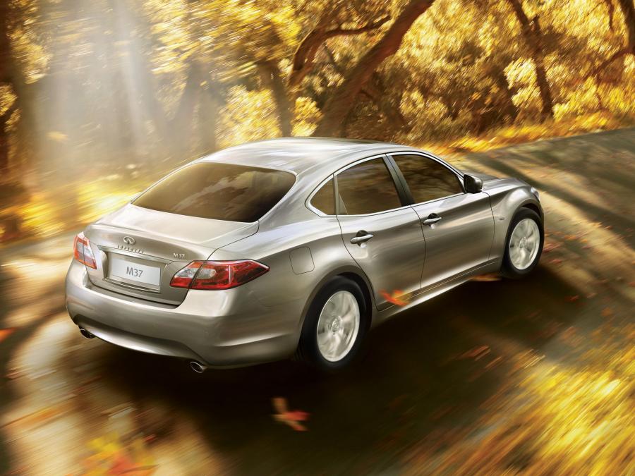  Infiniti M37 2010 года  (EU) (фото 4 из 8)